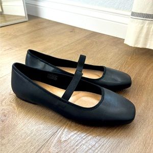 Old Navy black ballet flats